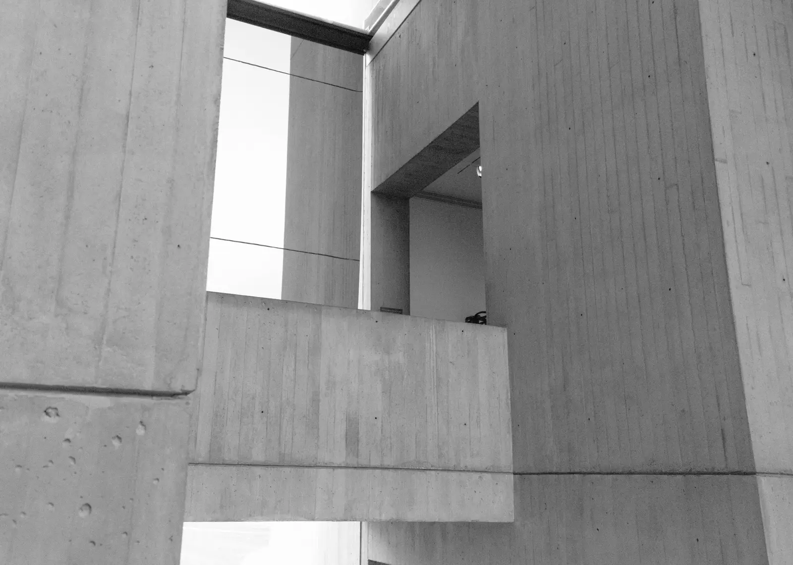 Arquitectura de hormigón con luz dura